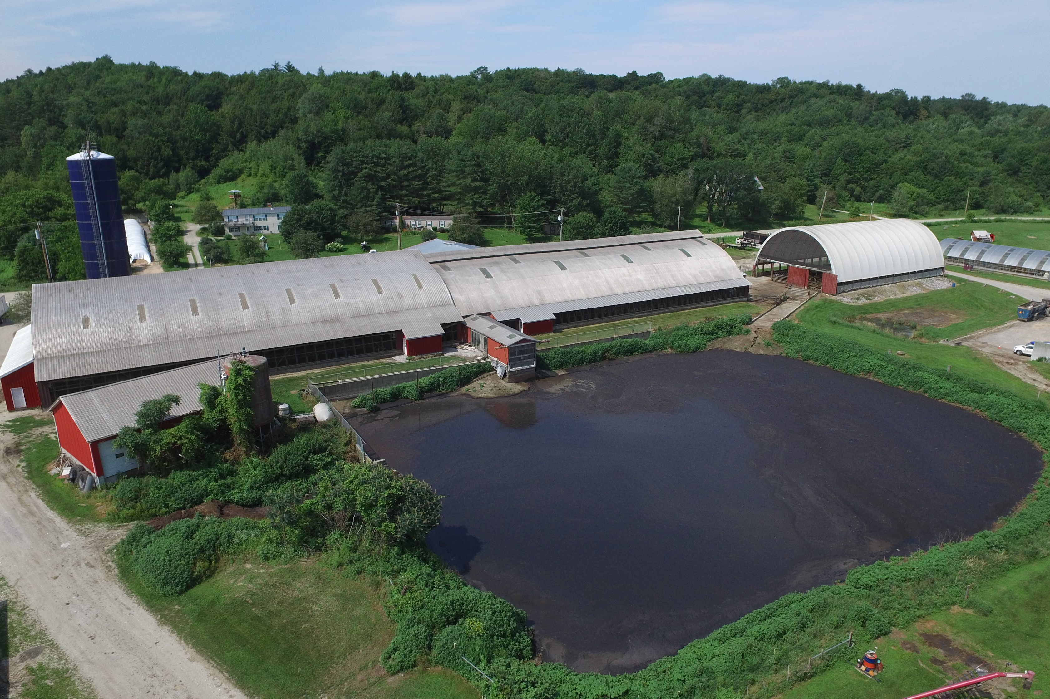 Image of barn and manure pit
