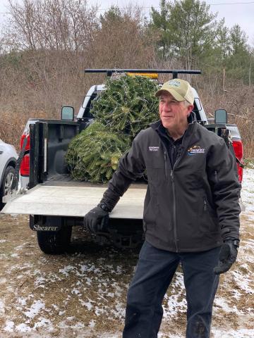 Governor Phil Scott cuts Christmas tree